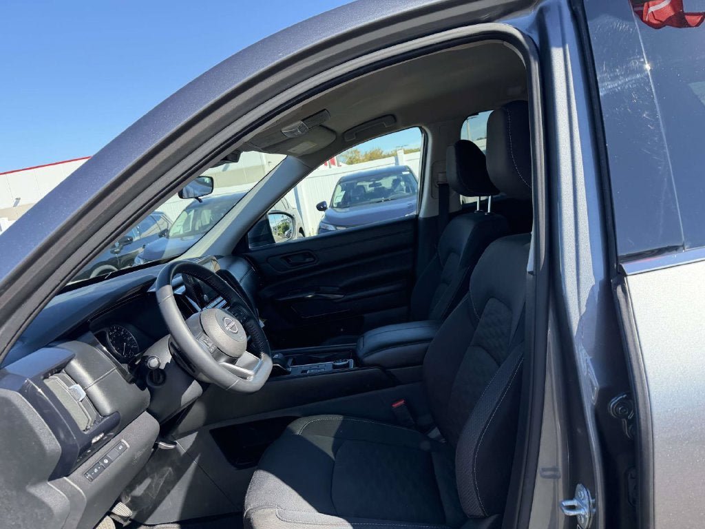Used 2024 Nissan Pathfinder SV AWD/4WD image 16