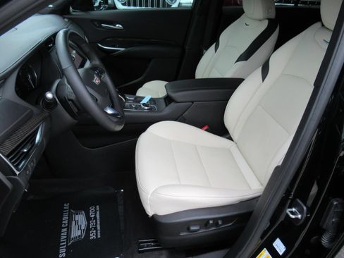 Used 2022 Cadillac XT4 Sport w/ Comfort Package FWD image 16