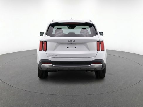 Used 2024 Kia Sorento S image 7