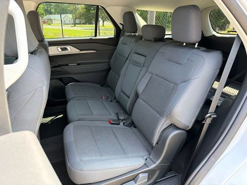 Used 2025 Ford Explorer Active AWD/4WD image 19