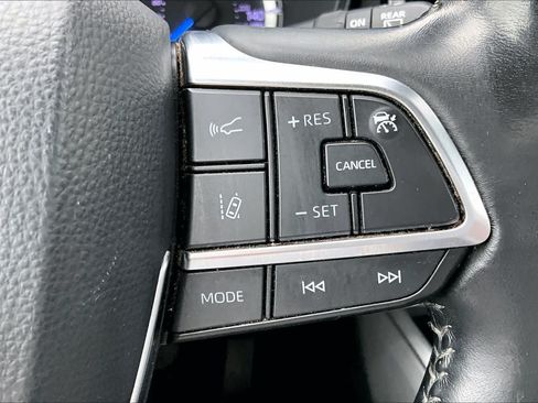 Used 2020 Toyota Highlander LE FWD image 22