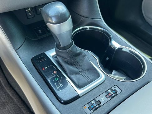Used 2017 Toyota Highlander Limited w/ Carpet Mat Package AWD/4WD image 18