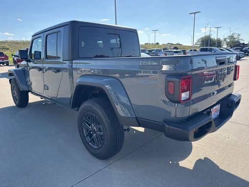 New 2025 Jeep Gladiator Sport image 21