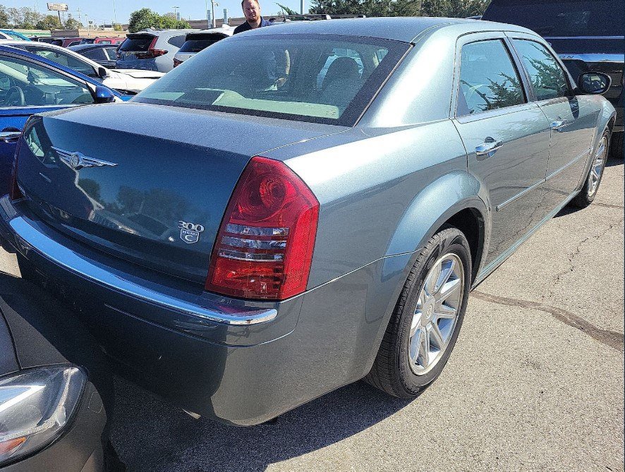 Used 2005 Chrysler 300 C RWD image 2