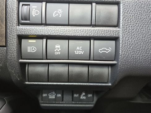 Used 2024 Toyota Tacoma Limited w/ Limited Package (LT) AWD/4WD image 19
