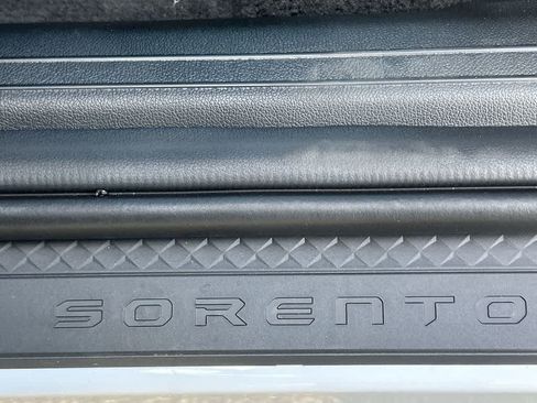 Certified 2026 Kia Sorento LX FWD image 10