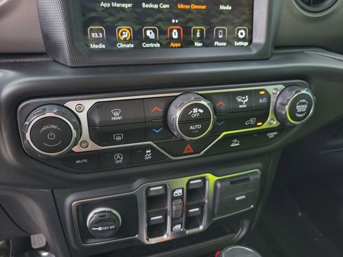 Used 2023 Jeep Gladiator Willys AWD/4WD image 24