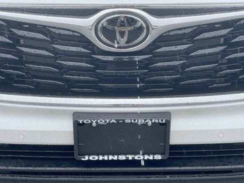 Used 2026 Toyota Highlander Limited AWD/4WD image 19