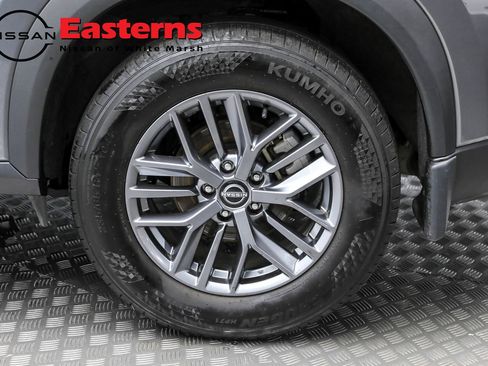 Used 2023 Nissan Rogue S image 9