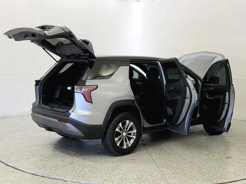 Used 2026 Chevrolet Equinox LT FWD image 12