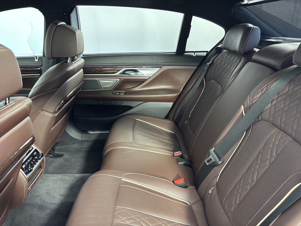 Used 2021 BMW 750i xDrive w/ Luxury Rear Seating Package AWD/4WD image 25