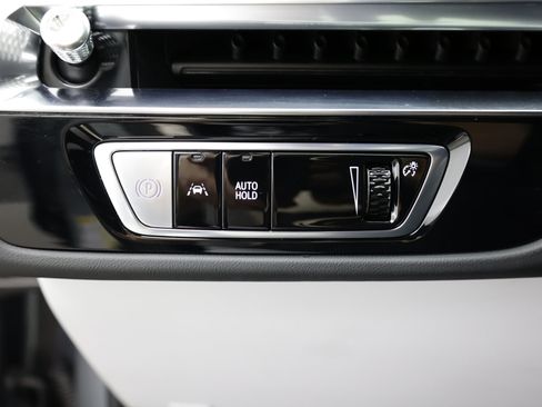 Used 2024 Cadillac Lyriq Luxury RWD image 16