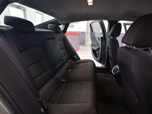 Used 2017 Chevrolet Malibu LT FWD image 40