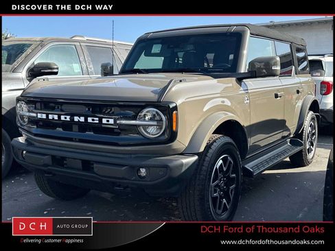 Used 2025 Ford Bronco Outer Banks AWD/4WD image 1