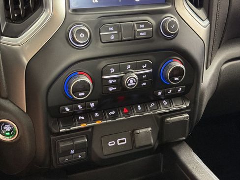 Used 2019 Chevrolet Silverado 1500 LTZ w/ LTZ Plus Package AWD/4WD image 17