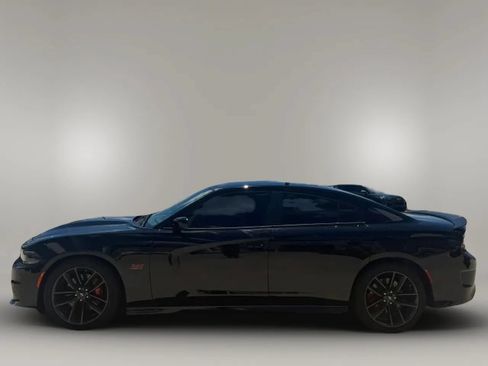 Used 2019 Dodge Charger Scat Pack RWD image 4