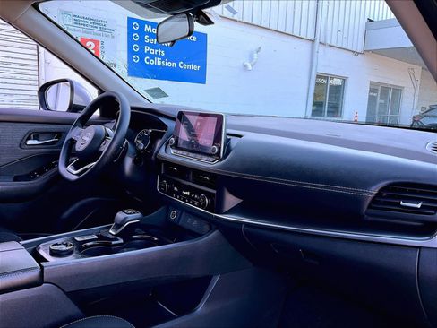 Used 2023 Nissan Rogue SV image 21