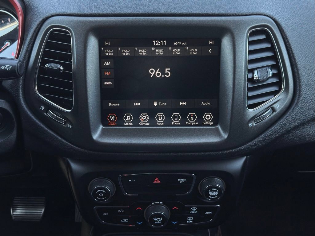 Used 2019 Jeep Compass Trailhawk AWD/4WD image 4