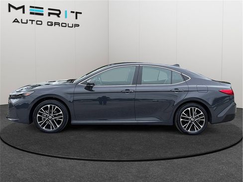 Used 2025 Toyota Camry XLE image 5