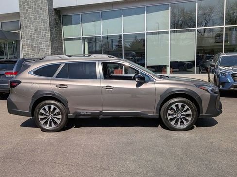 Used 2023 Subaru Outback Limited AWD/4WD image 2
