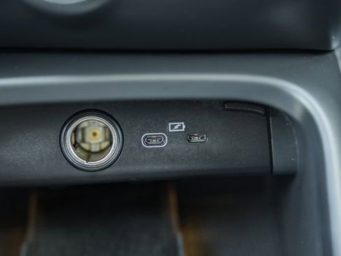 Certified 2024 Volvo XC40 B5 Ultimate AWD/4WD image 25