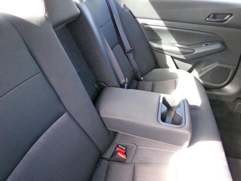 Used 2024 Nissan Altima 2.5 SV FWD image 15