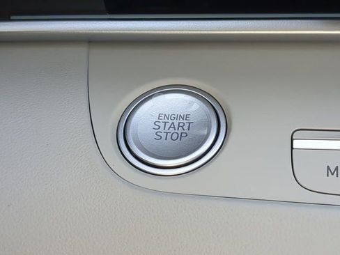 Used 2025 Hyundai Elantra Limited FWD image 27