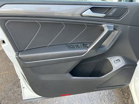 Certified 2024 Volkswagen Tiguan SE image 30