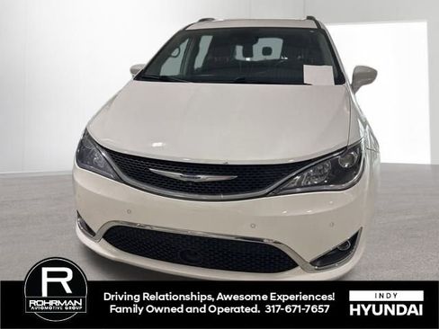 Used 2018 Chrysler Pacifica Touring-L Plus w/ Advanced Safetytec Group image 2