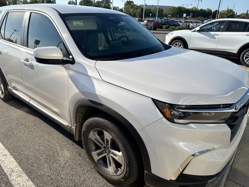 Used 2025 Honda Pilot EX-L image 4