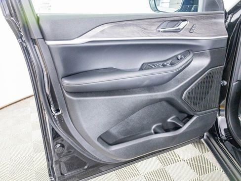 New 2025 Jeep Grand Cherokee Limited image 15