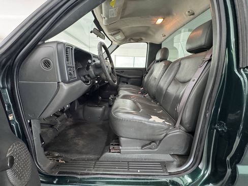 Used 2006 Chevrolet Silverado 2500 W/T w/ Snow Plow Prep Package AWD/4WD image 17