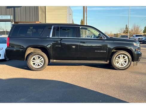 Used 2019 Chevrolet Suburban LT image 3