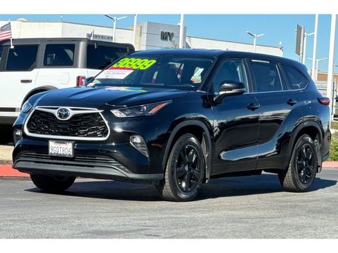 Used 2023 Toyota Highlander LE image 8