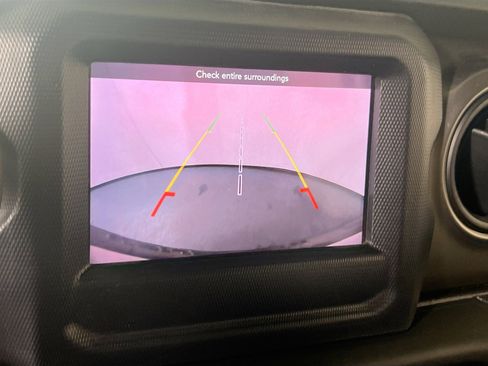 Used 2018 Jeep Wrangler Unlimited Sport S image 13