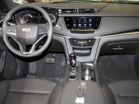 New 2025 Cadillac XT6 Luxury image 15