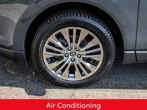 Certified 2023 Toyota Venza XLE AWD/4WD image 13