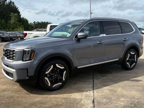 Used 2025 Kia Telluride S FWD image 1