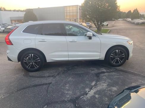 Used 2019 Volvo XC60 T6 Momentum w/ Multimedia Package AWD/4WD image 4