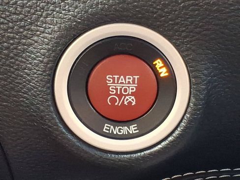 Used 2015 Dodge Challenger SRT Hellcat RWD image 17
