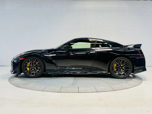 Used 2018 Nissan GT-R Premium AWD/4WD image 1