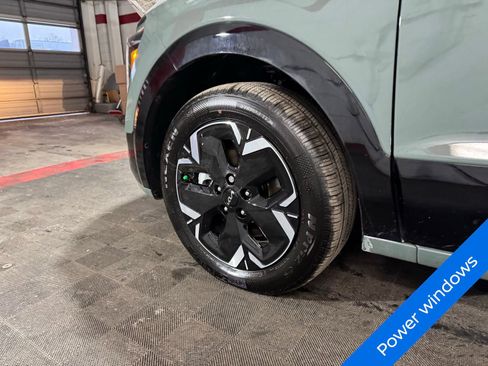 Used 2025 Kia Niro Wind w/ Wind Preserve Package image 7