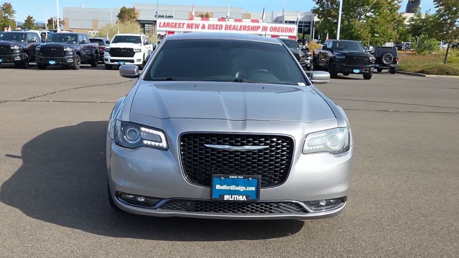 Used 2018 Chrysler 300 S w/ 300S Premium Group 2 RWD image 3