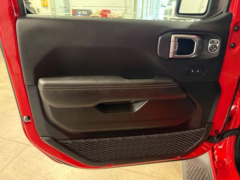 Used 2025 Jeep Gladiator Sport image 56