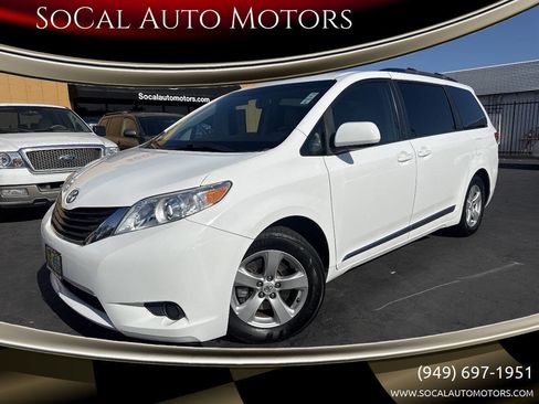 Used 2014 Toyota Sienna LE FWD image 1