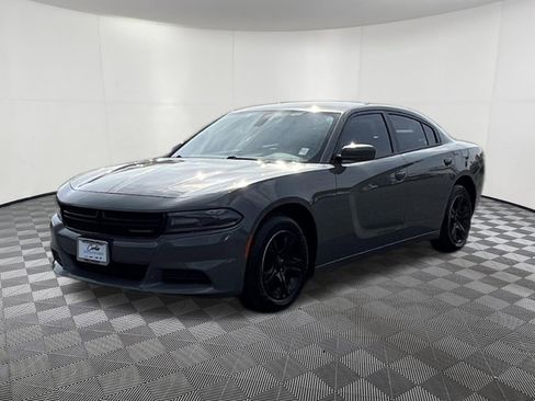Used 2019 Dodge Charger SXT w/ Leather Interior Group RWD image 3
