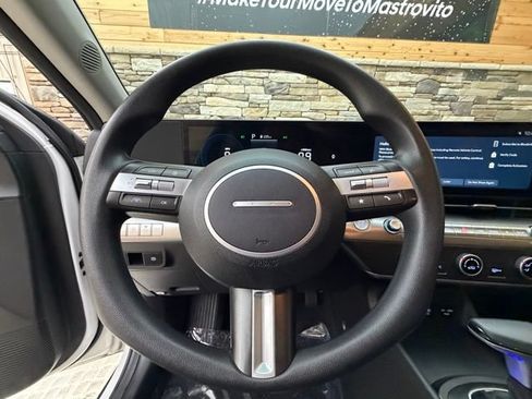 Certified 2024 Hyundai Kona SE AWD/4WD image 17