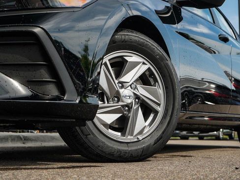 New 2025 Hyundai Elantra SE image 7