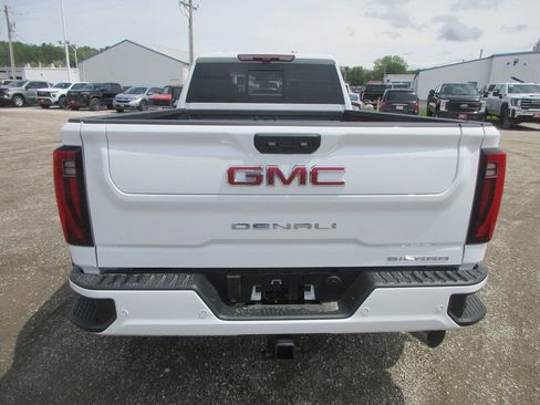 New 2026 GMC Sierra 3500 Denali w/ Denali Reserve Package AWD/4WD image 6