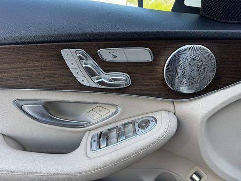 Used 2019 Mercedes-Benz C 300 4MATIC Sedan image 34